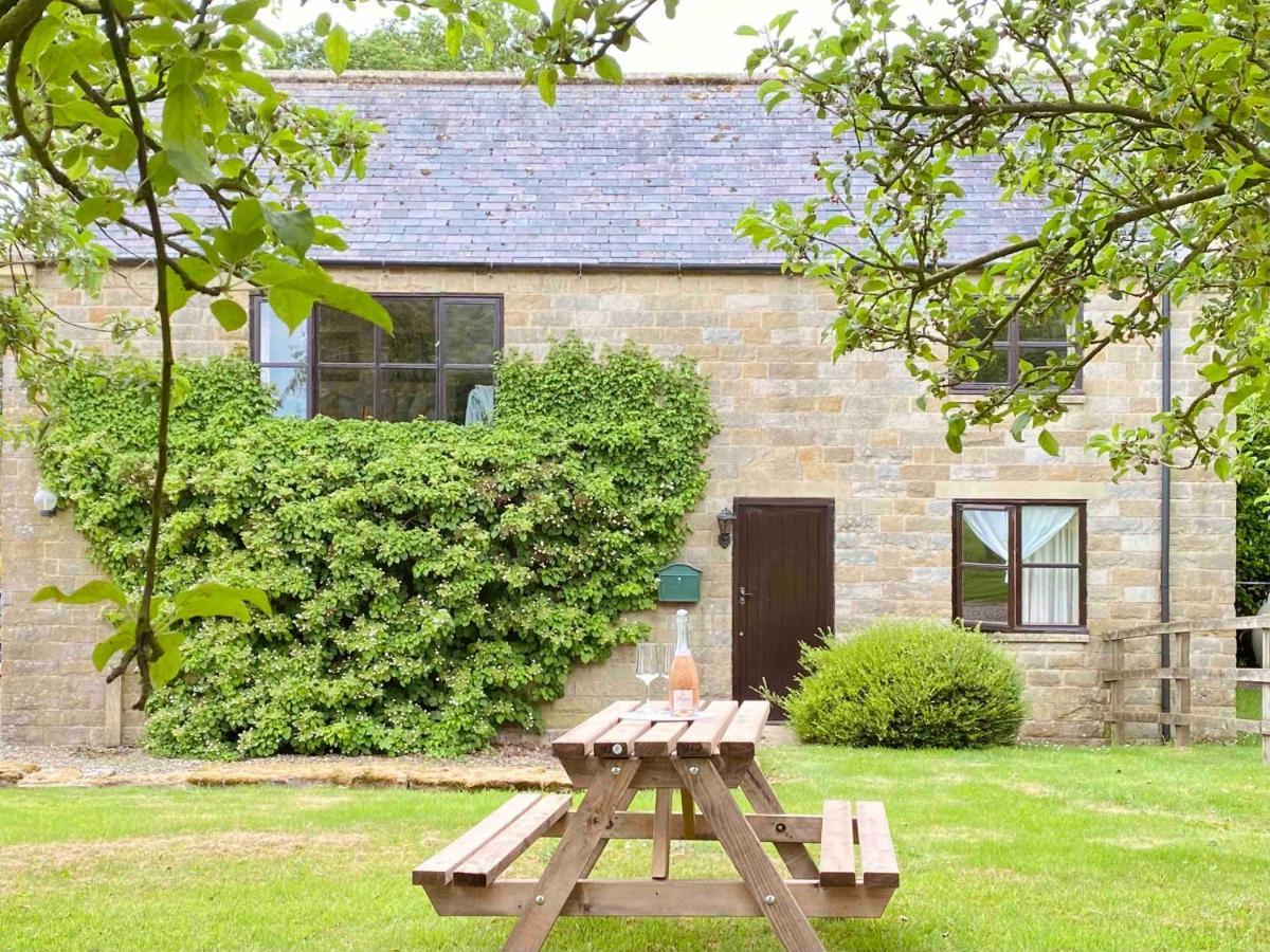 Country Barn On The Hill Villa Whitwell-on-the-Hill Esterno foto